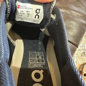 On cloud X W-size 7 running shoes Black/Pearl. Only worn once.